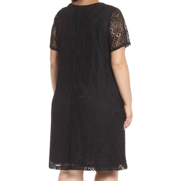 Gorgeous Keyhole Neck Lace Dress - Picture 2 of 2